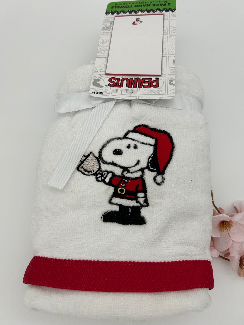 Peanuts 2 Pack Snoopy Santa Hand Towels, Embroidered Christmas design NWT!